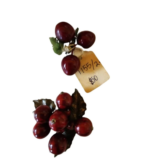 Vintage Cherry‎ clip and brooch - Picture 1 of 7